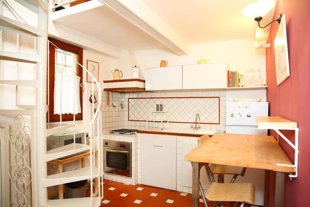 فلورنس Santa Maria Novella Station Florentine Apartment المظهر الخارجي الصورة