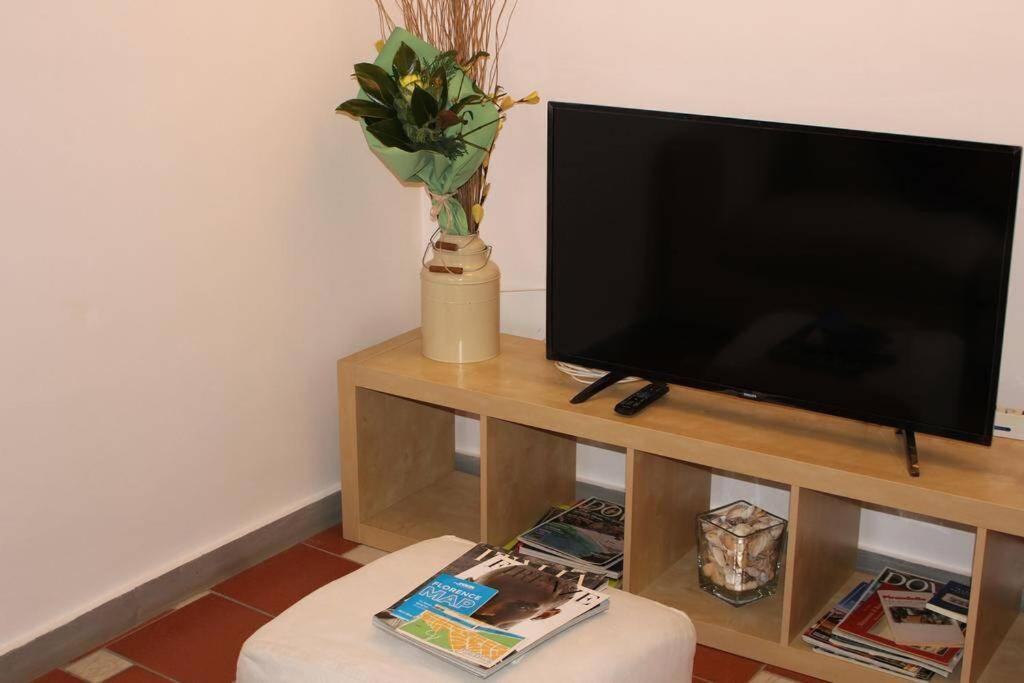 فلورنس Santa Maria Novella Station Florentine Apartment المظهر الخارجي الصورة